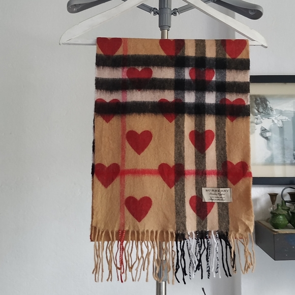 Burberry Heart Print Reversible Cashmere Scarf /Wrap (Rare ) - Picture 3 of 10